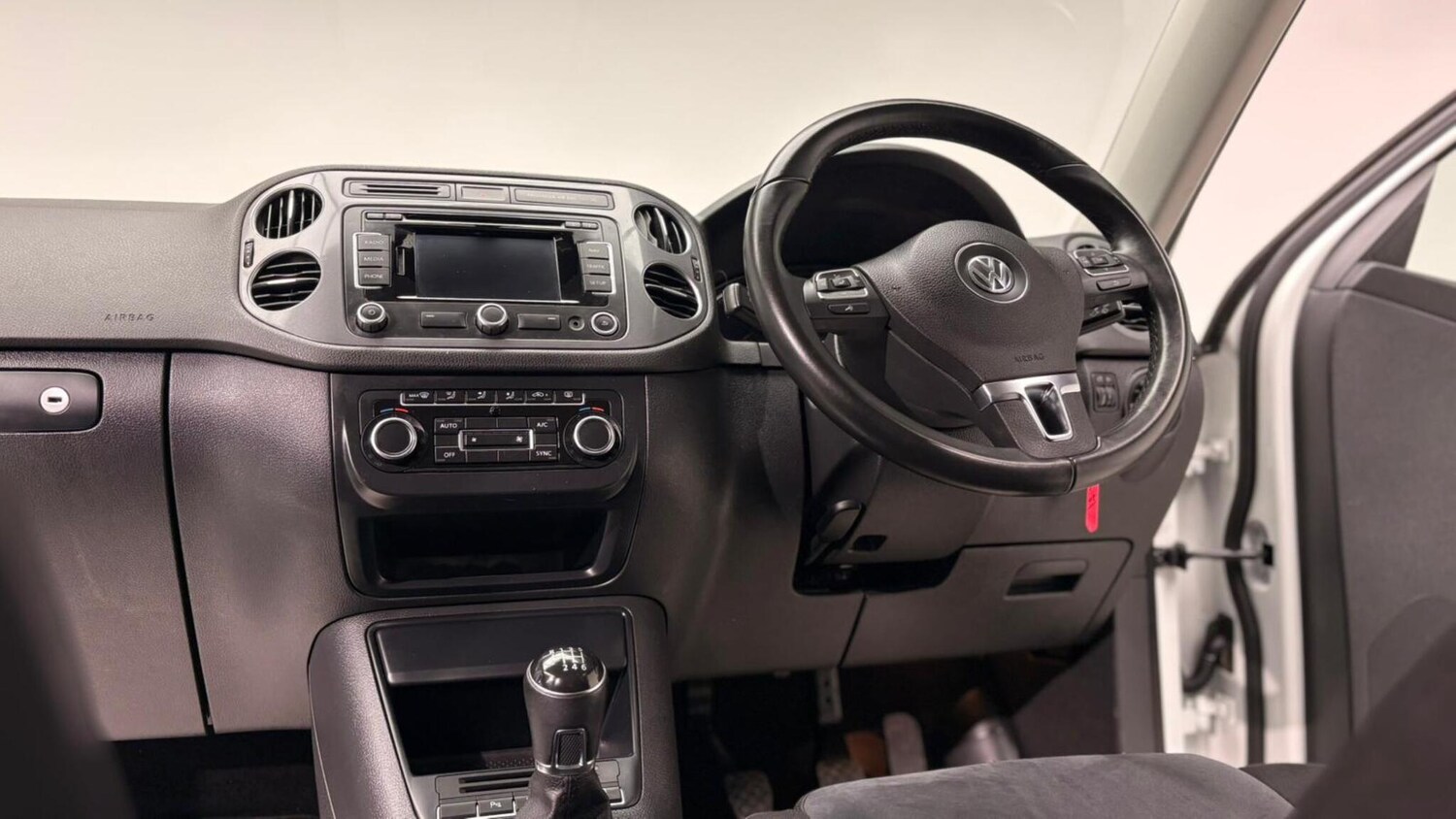 Used Volkswagen Tiguan 2014 for sale - 76832852: Photo 87