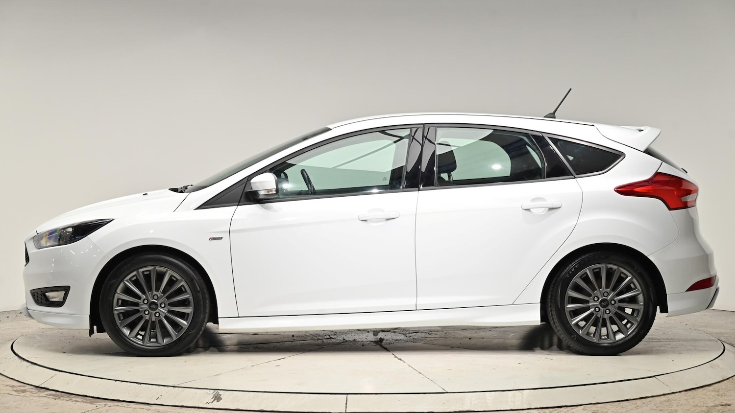 Used Ford Focus 2017 for sale - 77039701: Photo 3