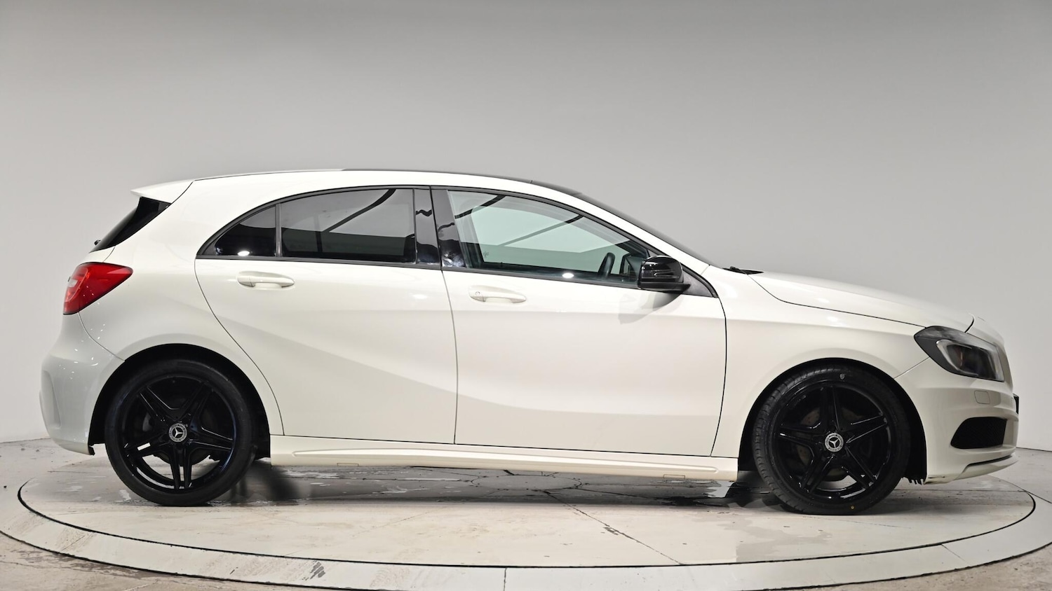 Used Mercedes-Benz A-Class 2013 for sale - 76550375: Photo 4