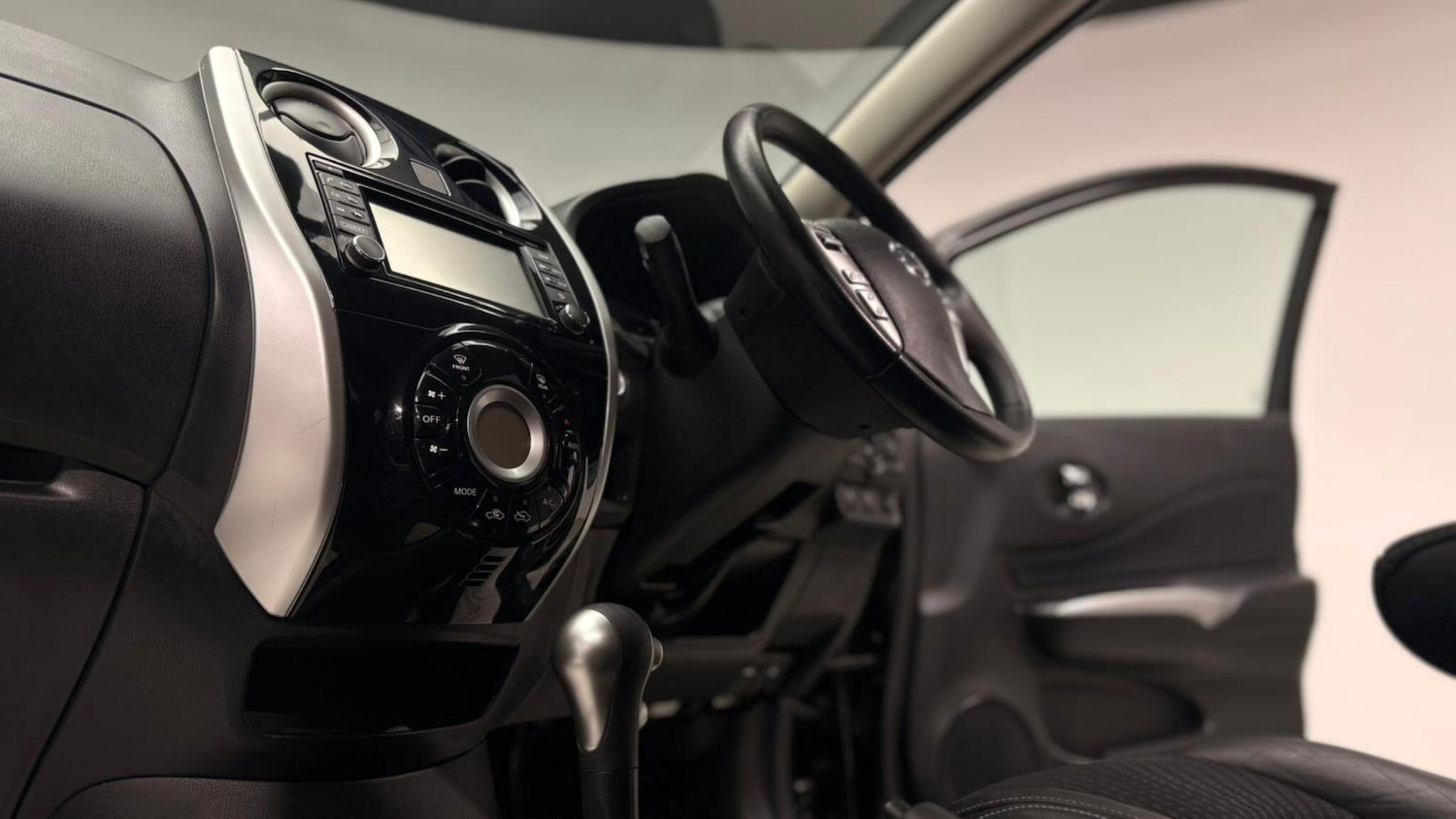 Used Nissan Note 2015 for sale - 76886377: Photo 91