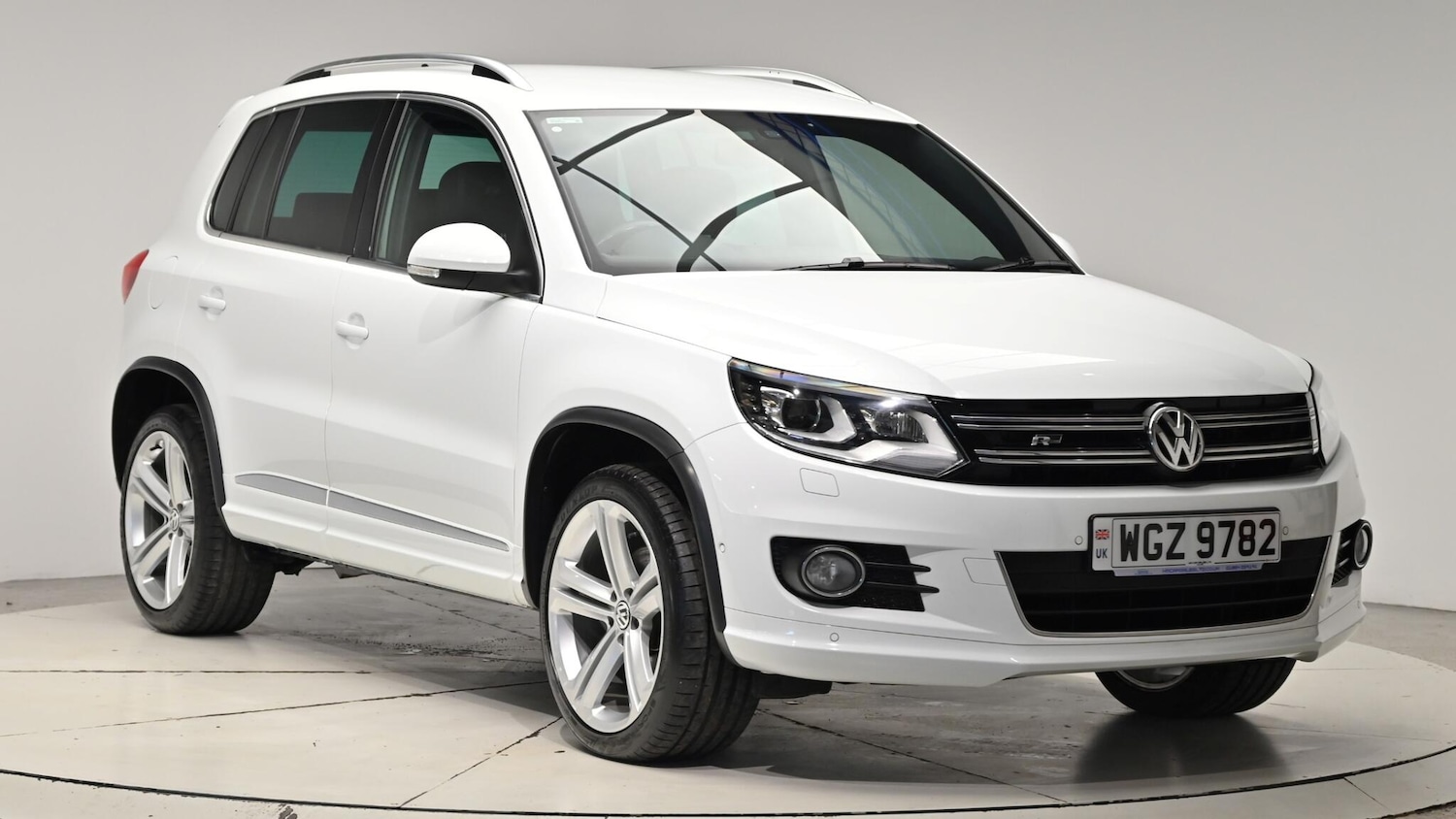 Used Volkswagen Tiguan 2015 for sale - 76613185: Photo 1