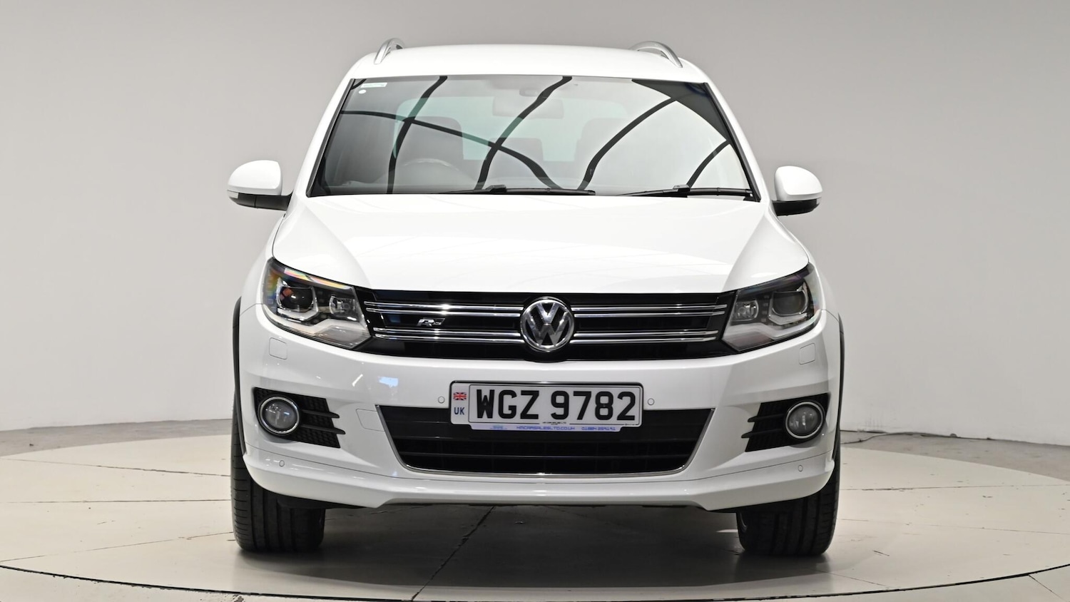 Used Volkswagen Tiguan 2015 for sale - 76613185: Photo 2