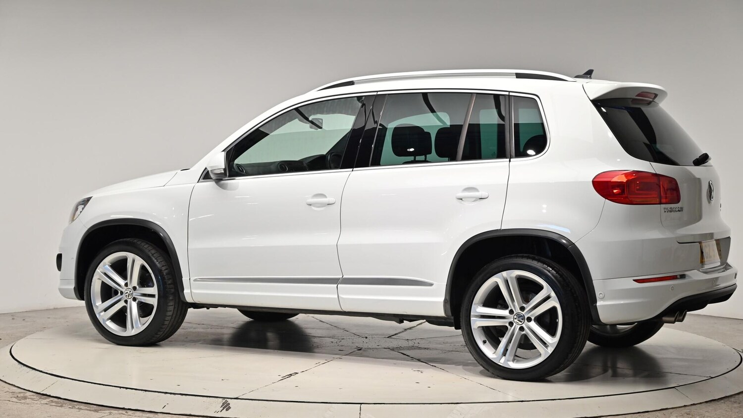 Used Volkswagen Tiguan 2015 for sale - 76613185: Photo 23