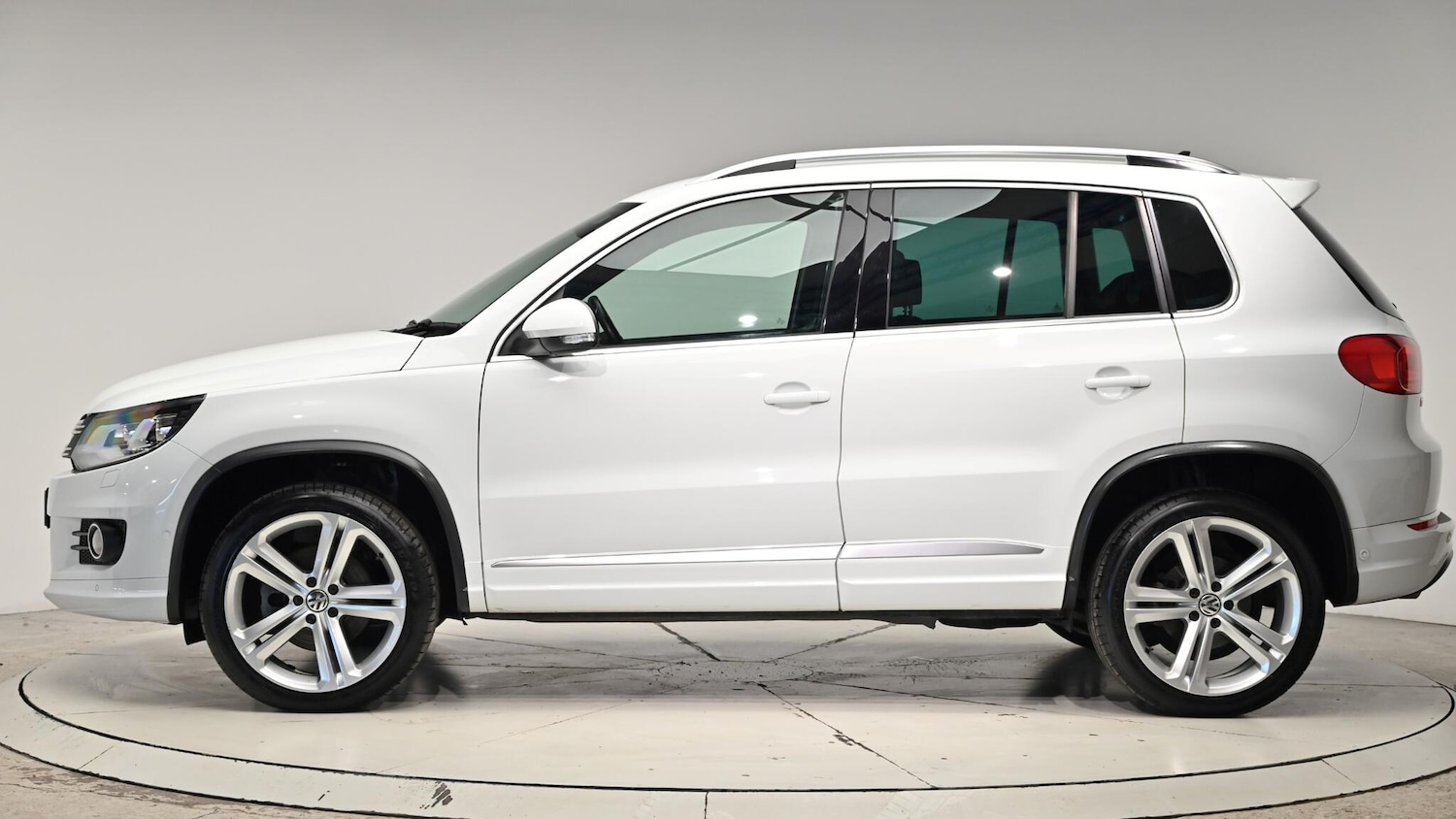 Used Volkswagen Tiguan 2015 for sale - 76613185: Photo 3