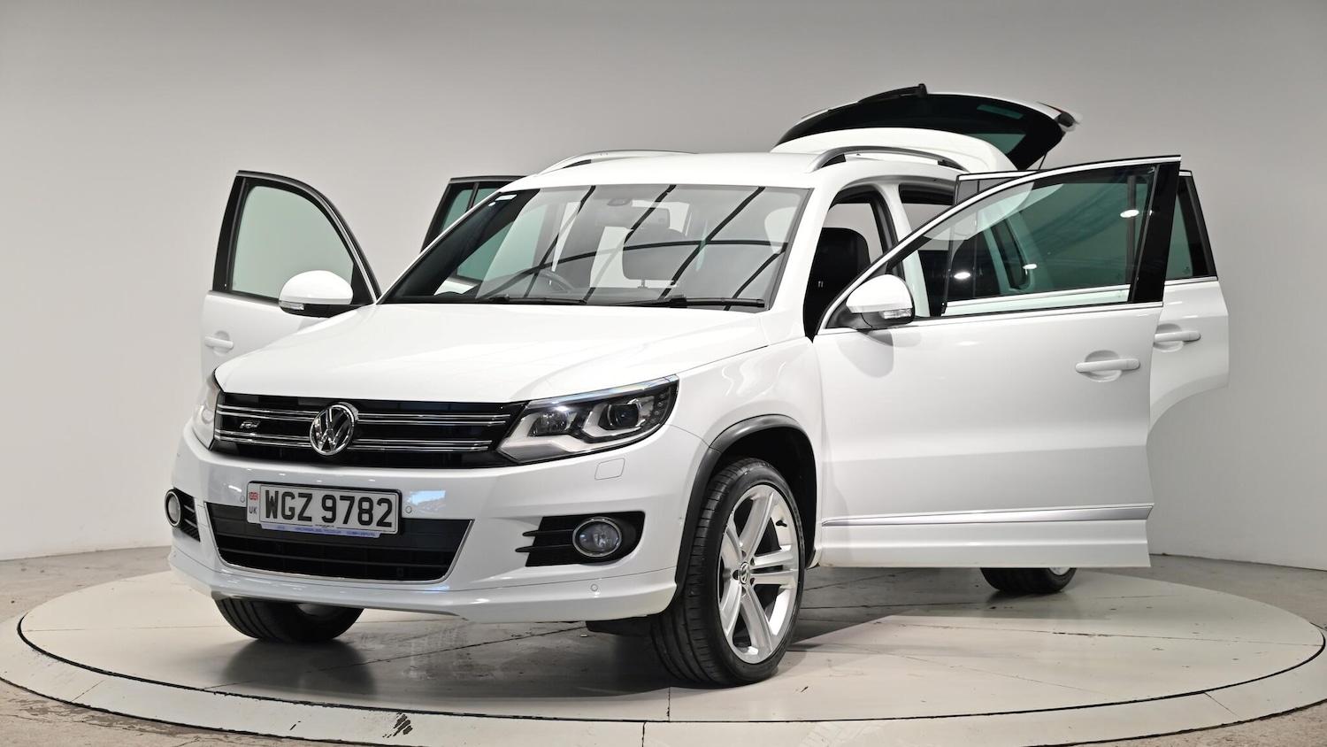 Used Volkswagen Tiguan 2015 for sale - 76613185: Photo 50