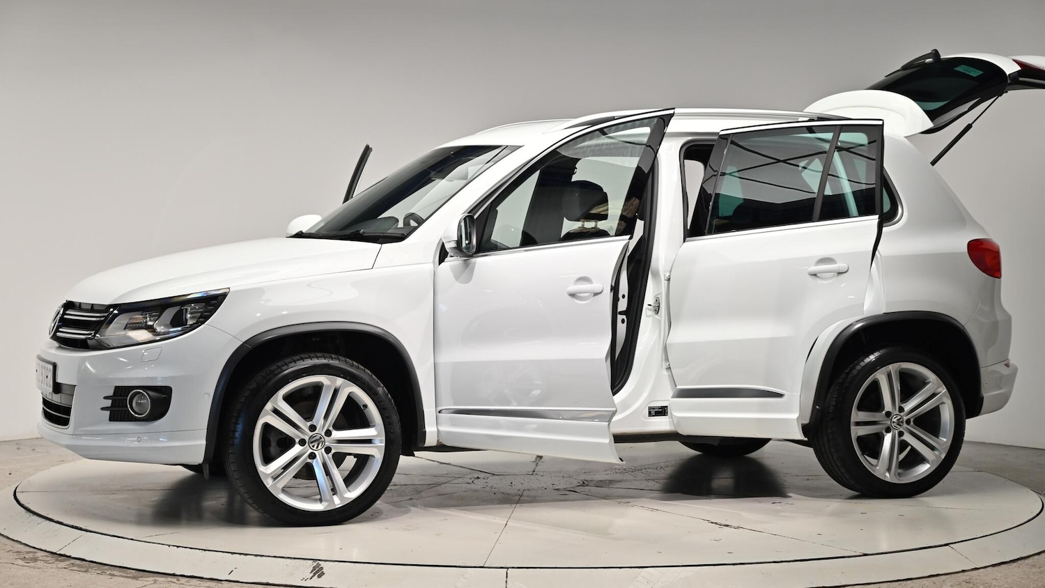 Used Volkswagen Tiguan 2015 for sale - 76613185: Photo 54