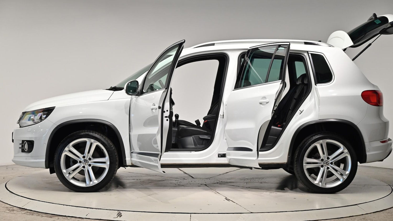 Used Volkswagen Tiguan 2015 for sale - 76613185: Photo 56