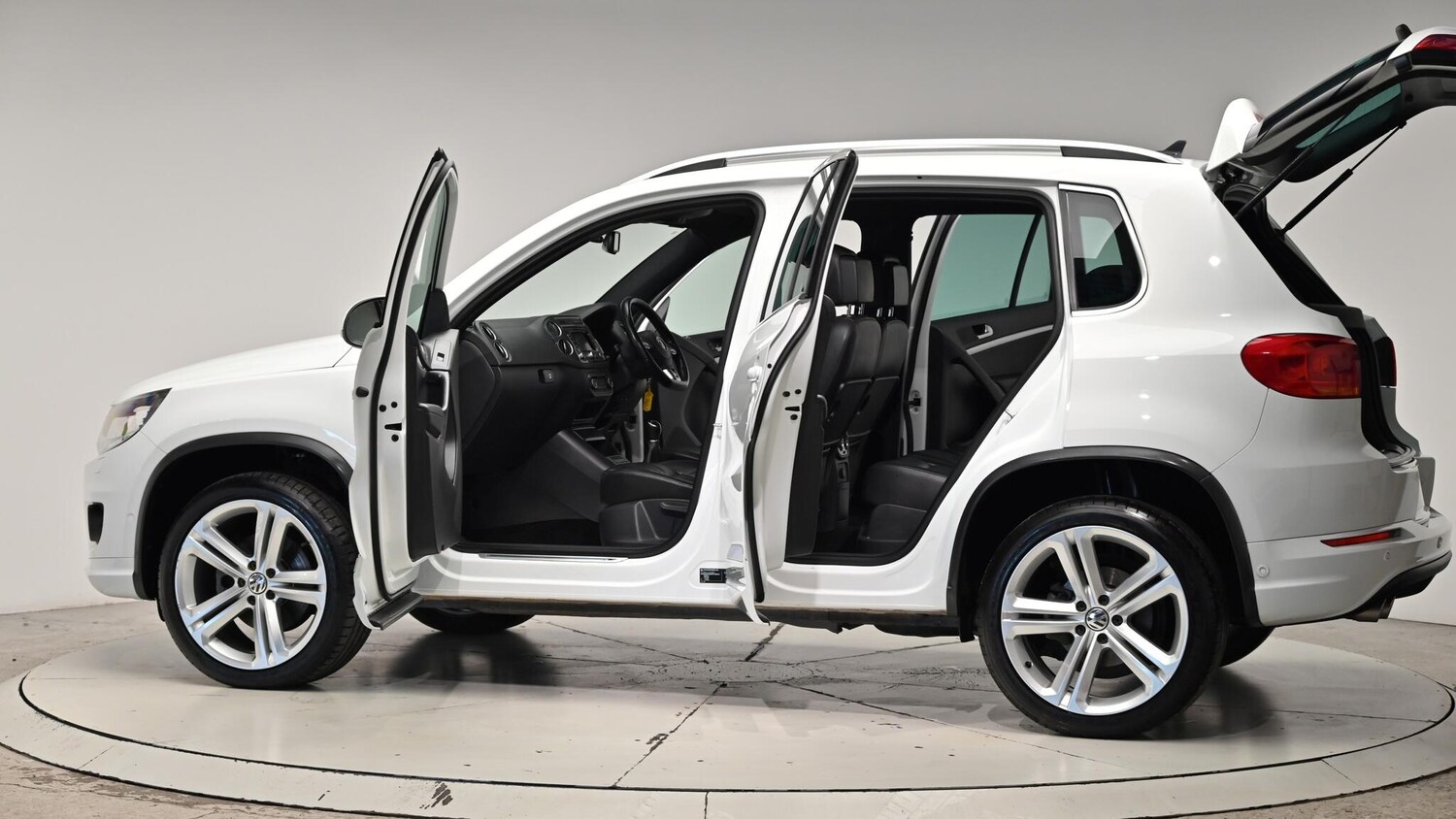 Used Volkswagen Tiguan 2015 for sale - 76613185: Photo 58