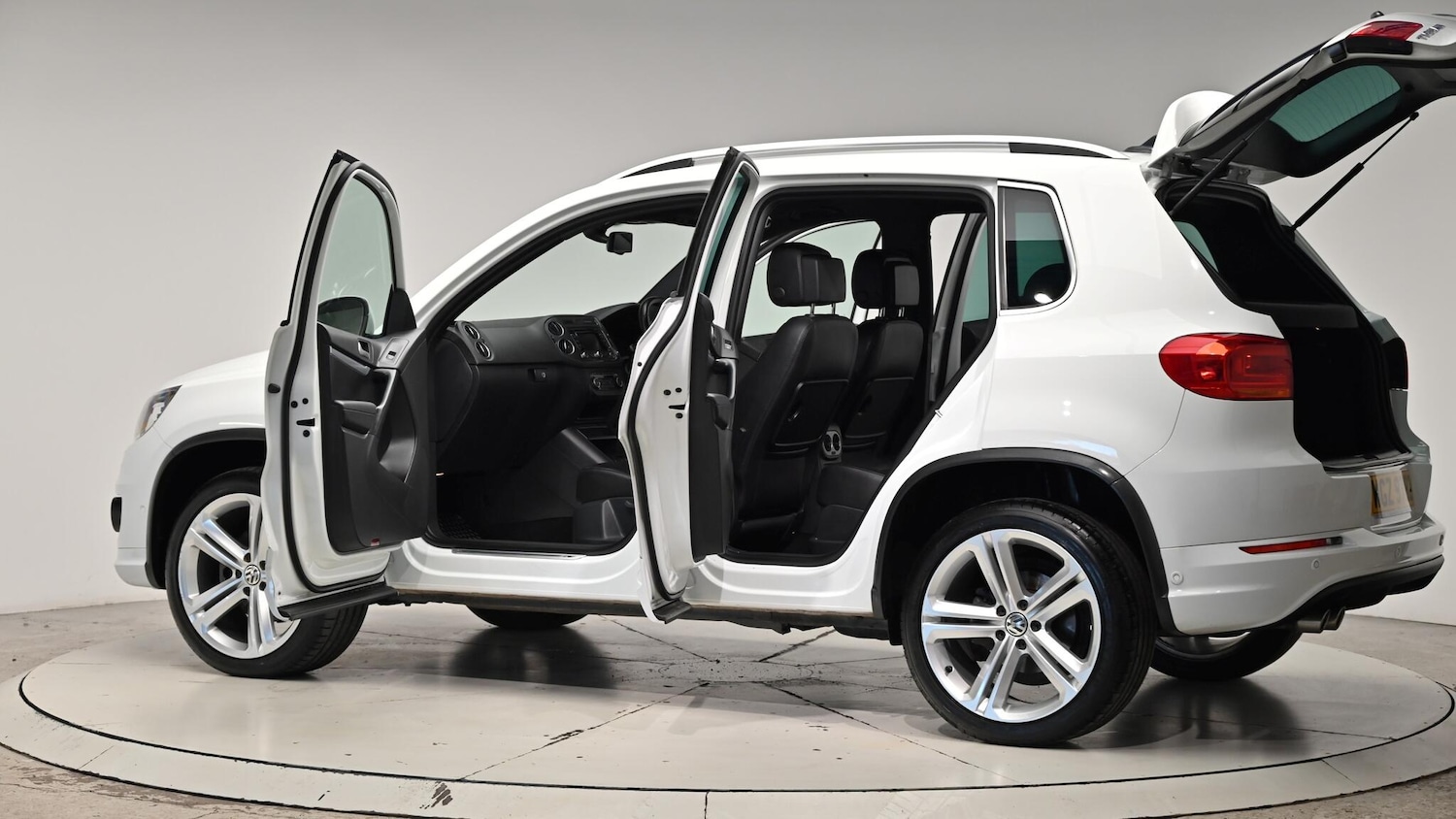 Used Volkswagen Tiguan 2015 for sale - 76613185: Photo 59