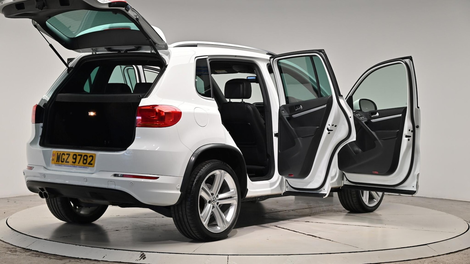 Used Volkswagen Tiguan 2015 for sale - 76613185: Photo 69