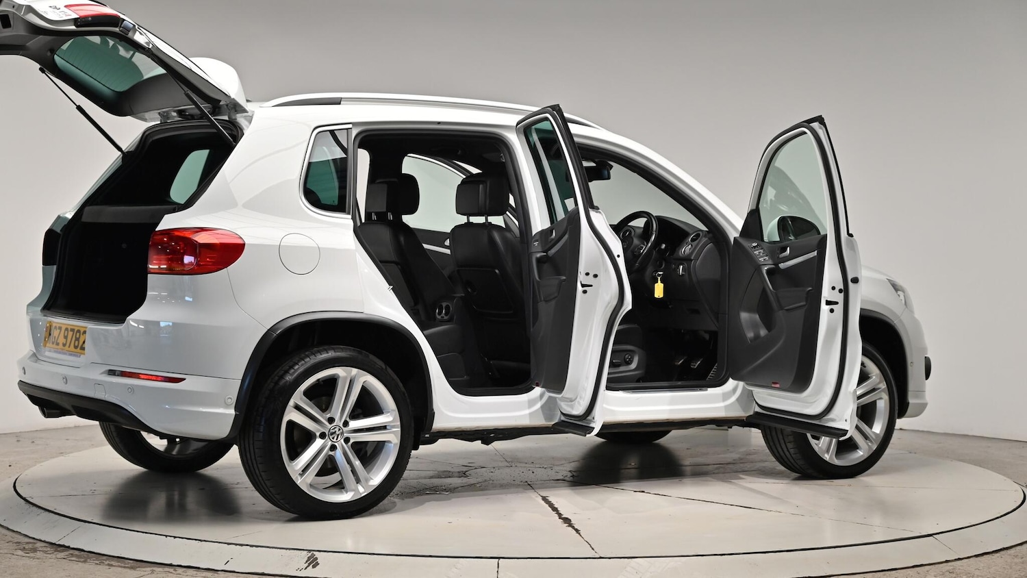 Used Volkswagen Tiguan 2015 for sale - 76613185: Photo 71