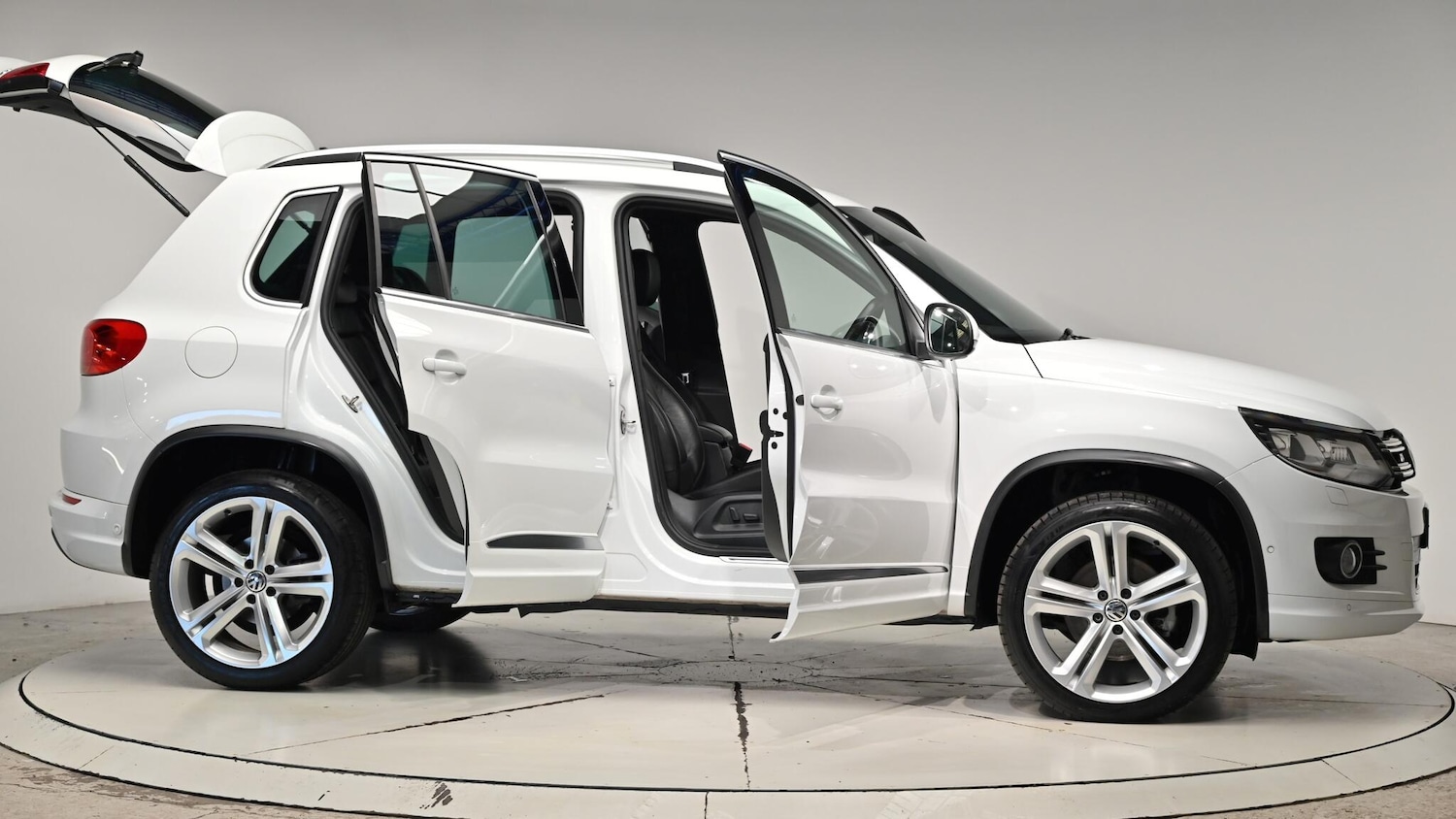 Used Volkswagen Tiguan 2015 for sale - 76613185: Photo 75