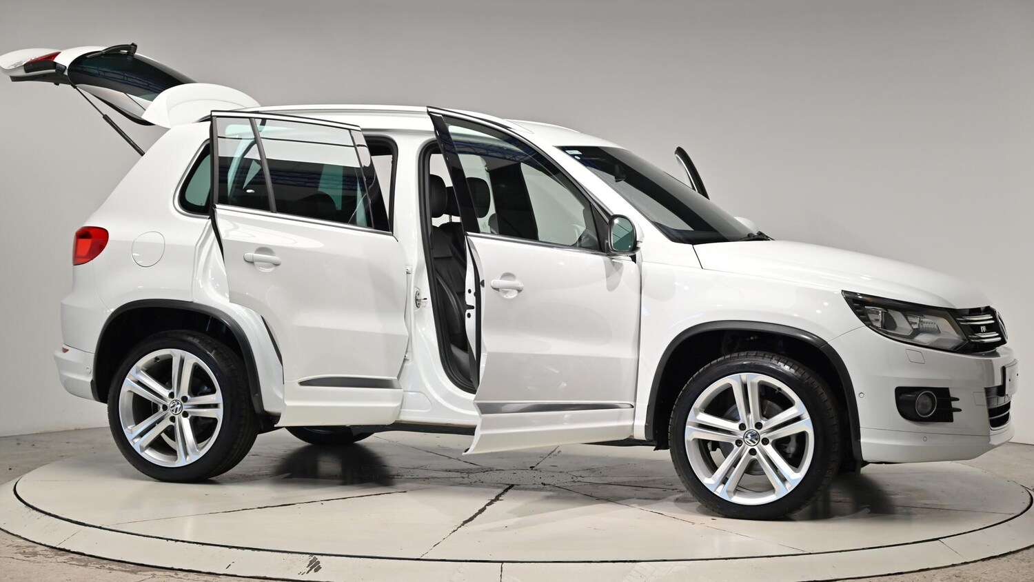 Used Volkswagen Tiguan 2015 for sale - 76613185: Photo 76