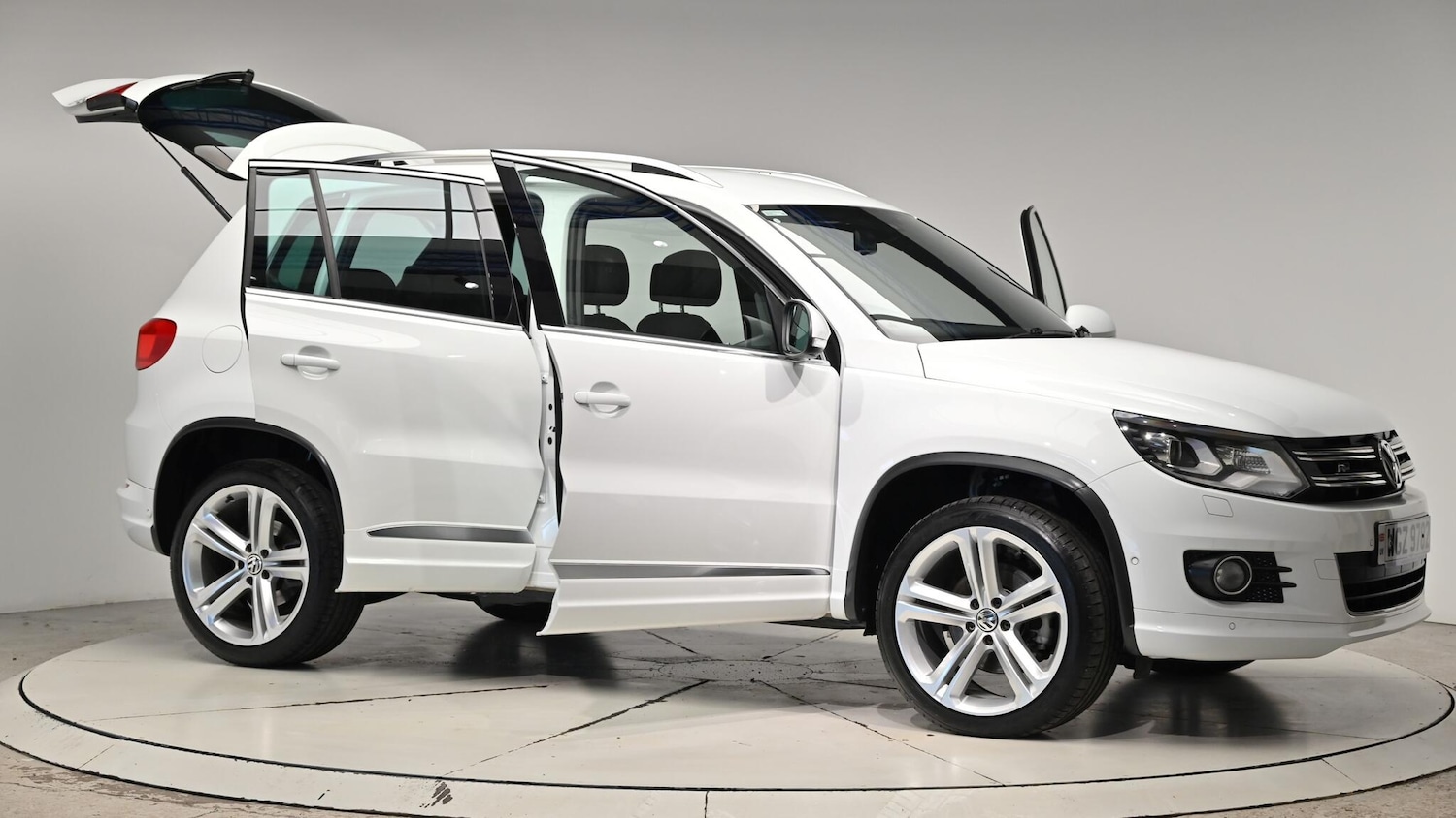 Used Volkswagen Tiguan 2015 for sale - 76613185: Photo 77