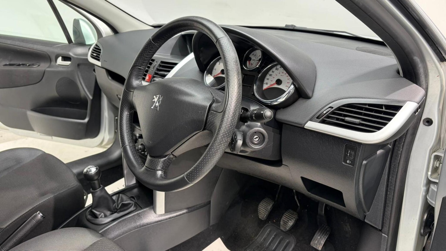 Used Peugeot 207 2011 for sale - 76701929: Photo 79