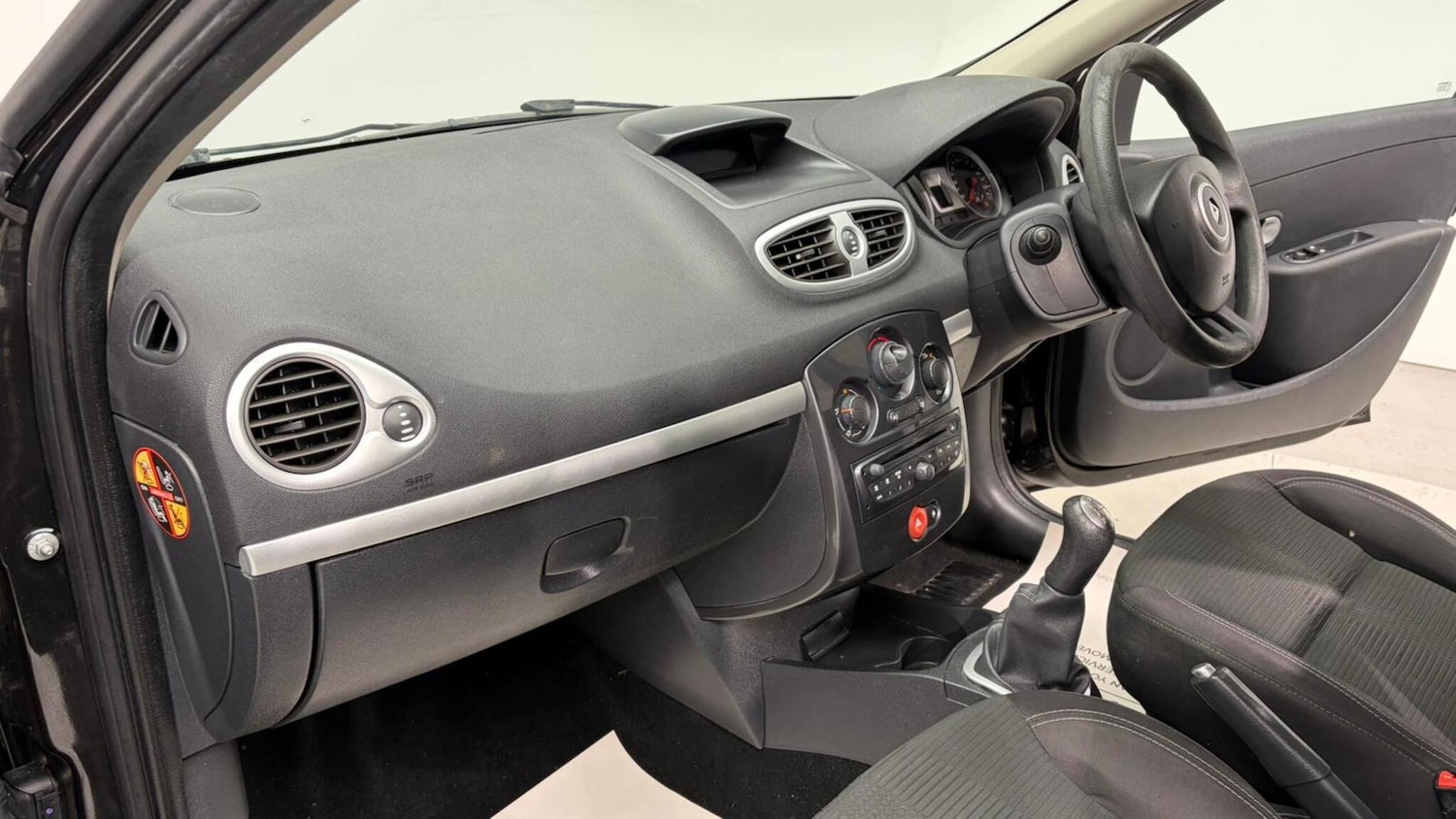 Used Renault Clio 2011 for sale - 76561851: Photo 80