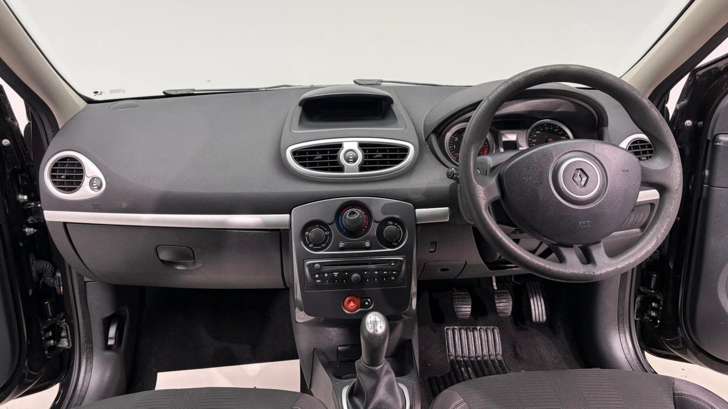 Used Renault Clio 2011 for sale - 76561851: Photo 81