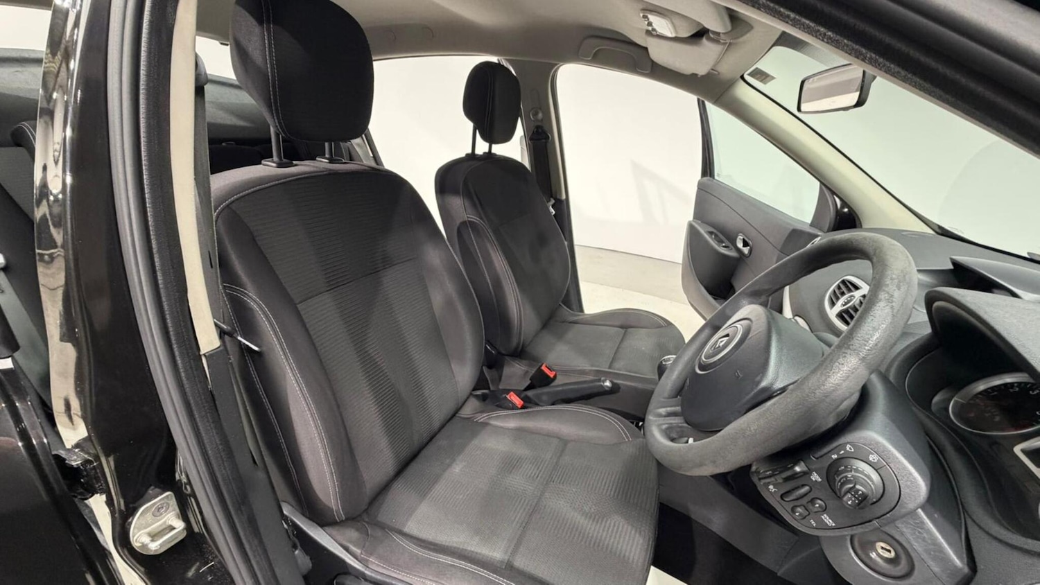 Used Renault Clio 2011 for sale - 76561851: Photo 82