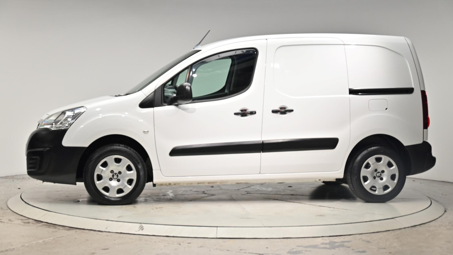 Used Peugeot Partner 2018 for sale - 76349757: Photo 19