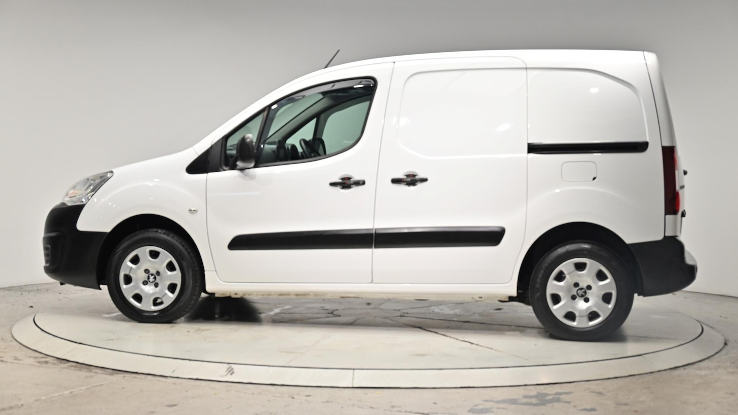 Used Peugeot Partner 2018 for sale - 76349757: Photo 21