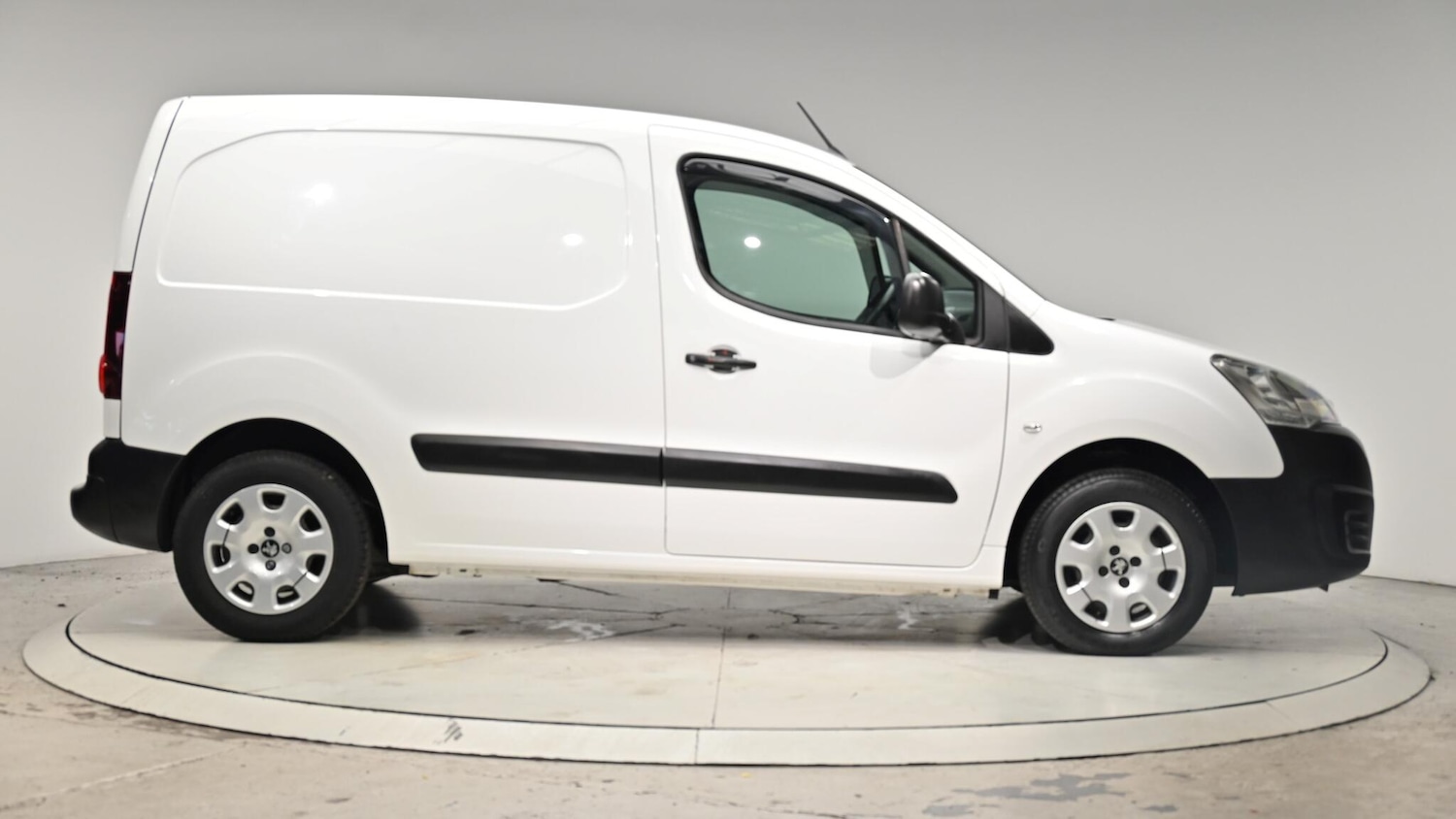 Used Peugeot Partner 2018 for sale - 76349757: Photo 38