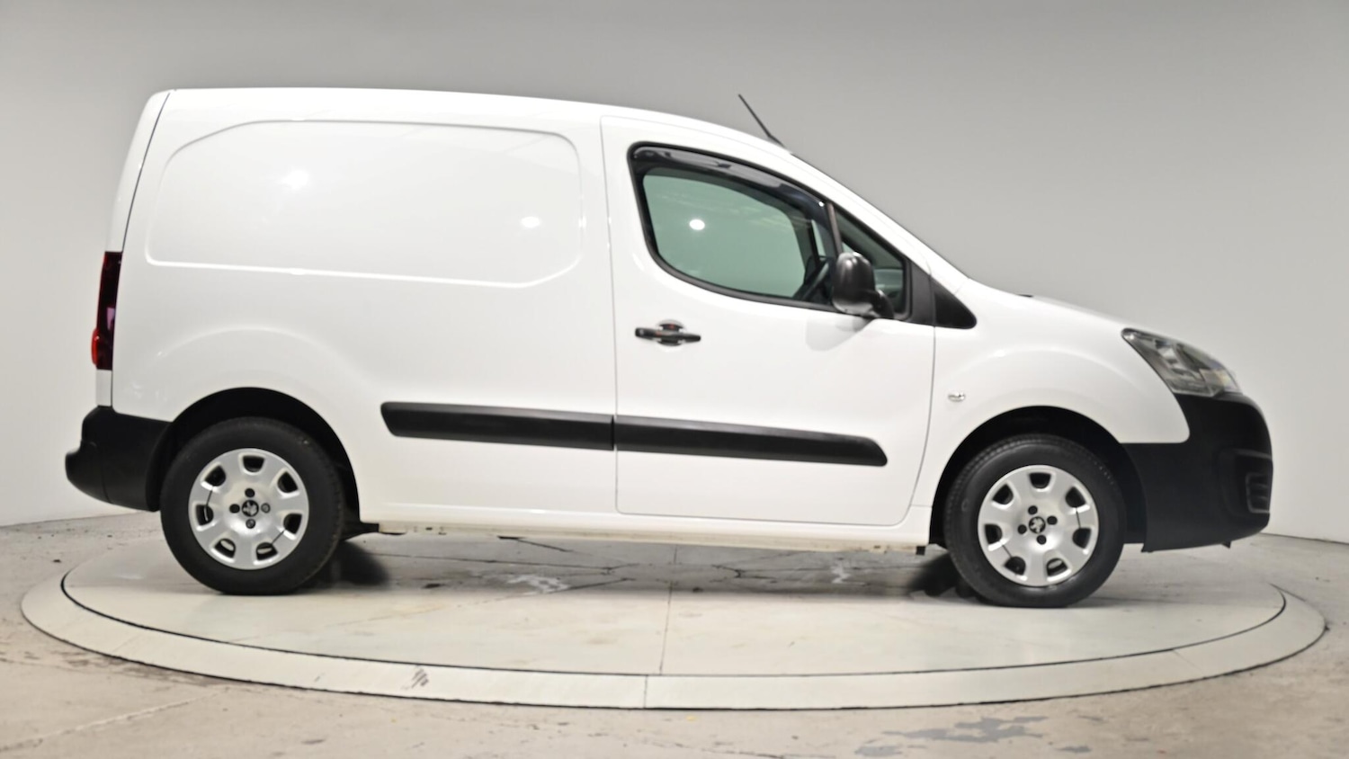 Used Peugeot Partner 2018 for sale - 76349757: Photo 4