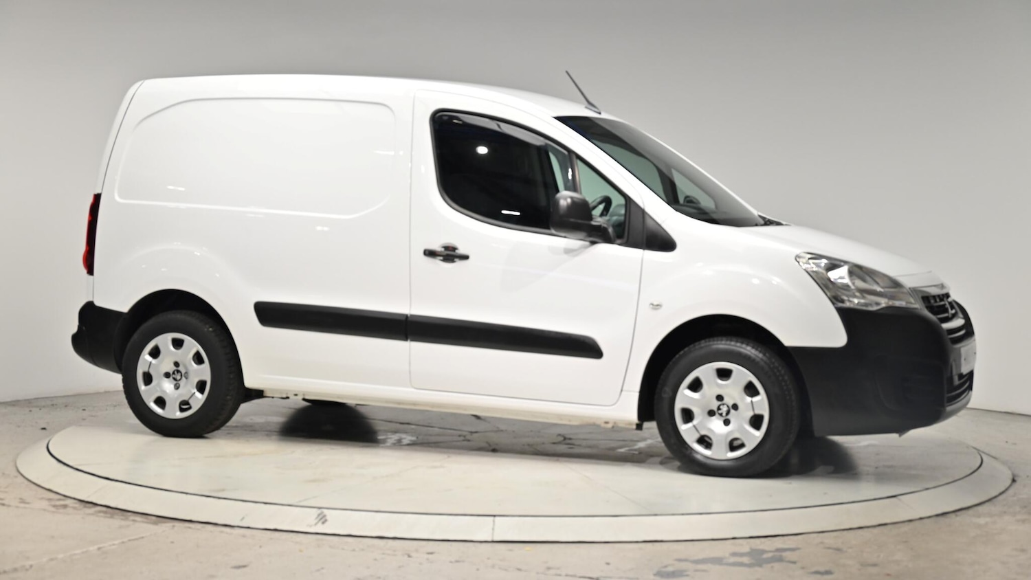Used Peugeot Partner 2018 for sale - 76349757: Photo 40