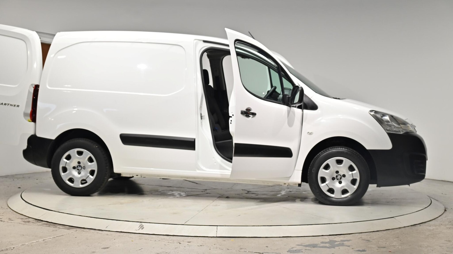 Used Peugeot Partner 2018 for sale - 76349757: Photo 75