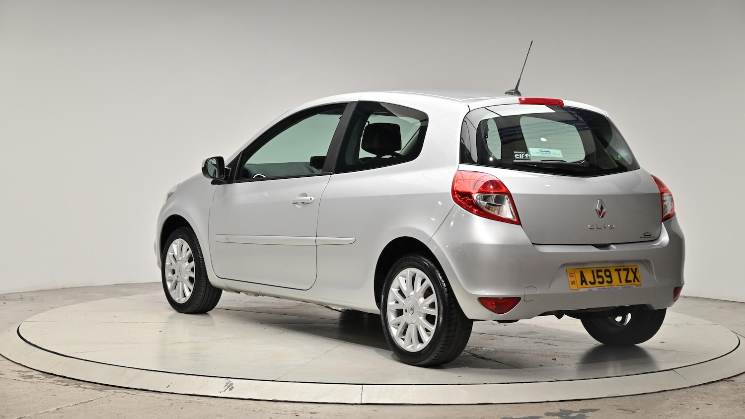 Used Renault Clio 2010 for sale - 76991188: Photo 26