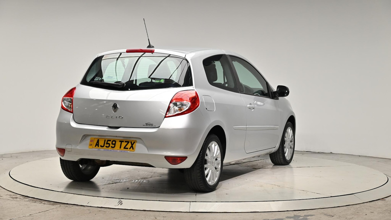 Used Renault Clio 2010 for sale - 76991188: Photo 32