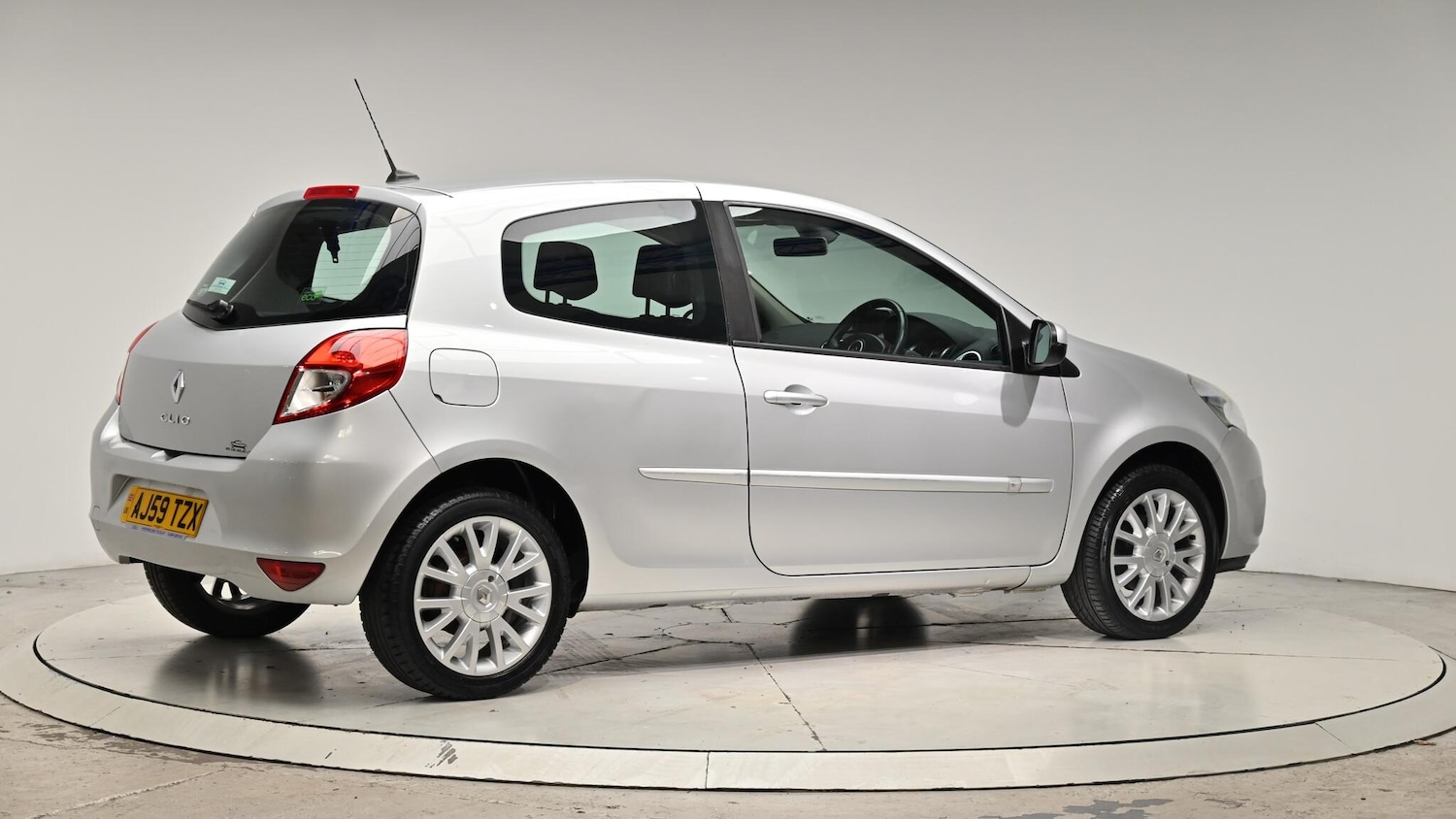 Used Renault Clio 2010 for sale - 76991188: Photo 35