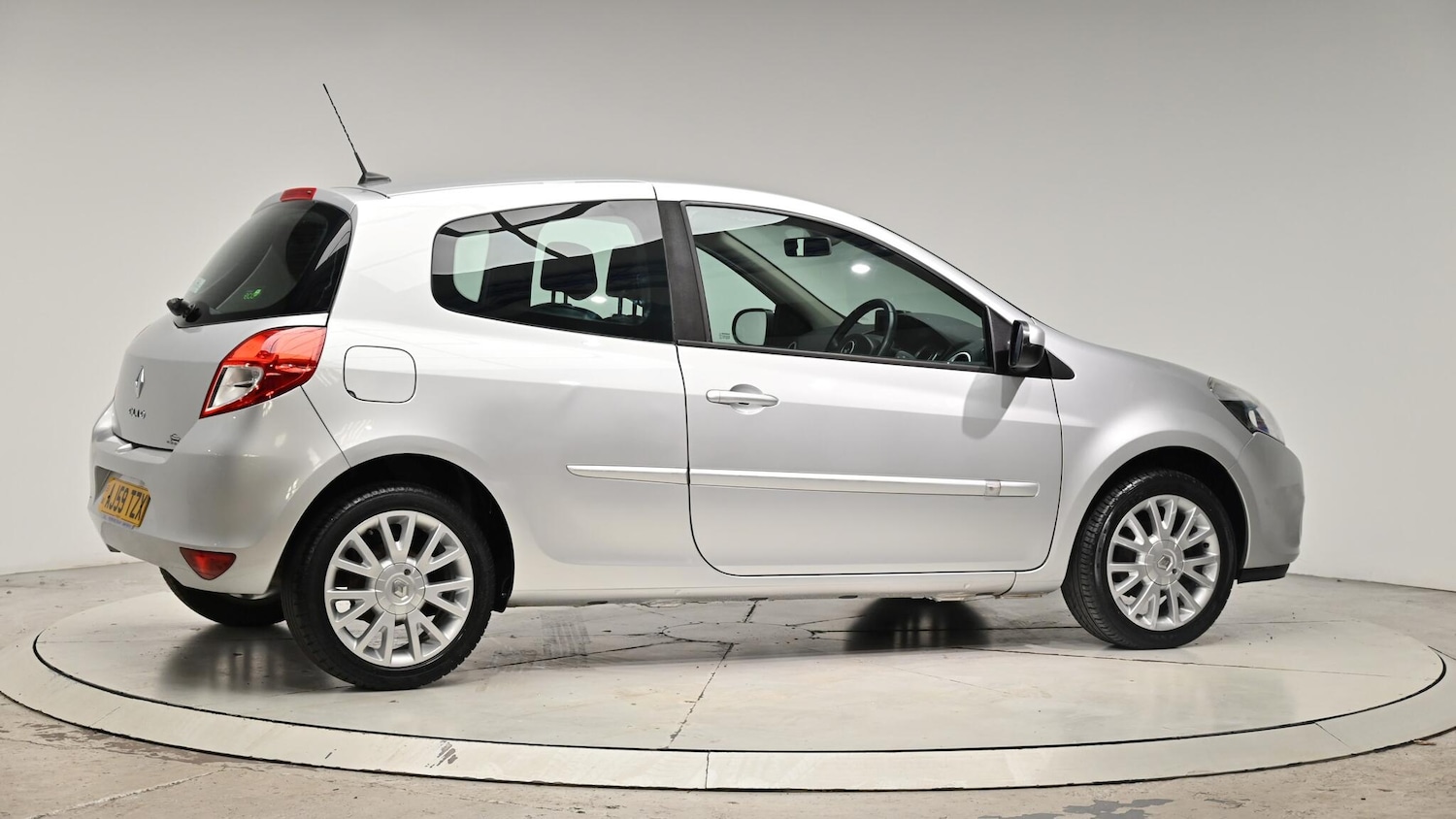 Used Renault Clio 2010 for sale - 76991188: Photo 36