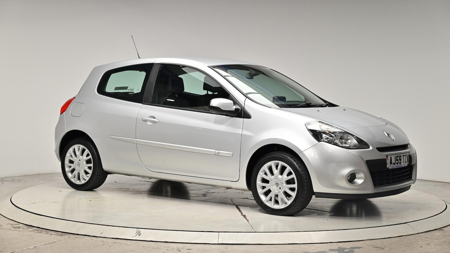 Used Renault Clio 2010 for sale - 76991188: Photo 42