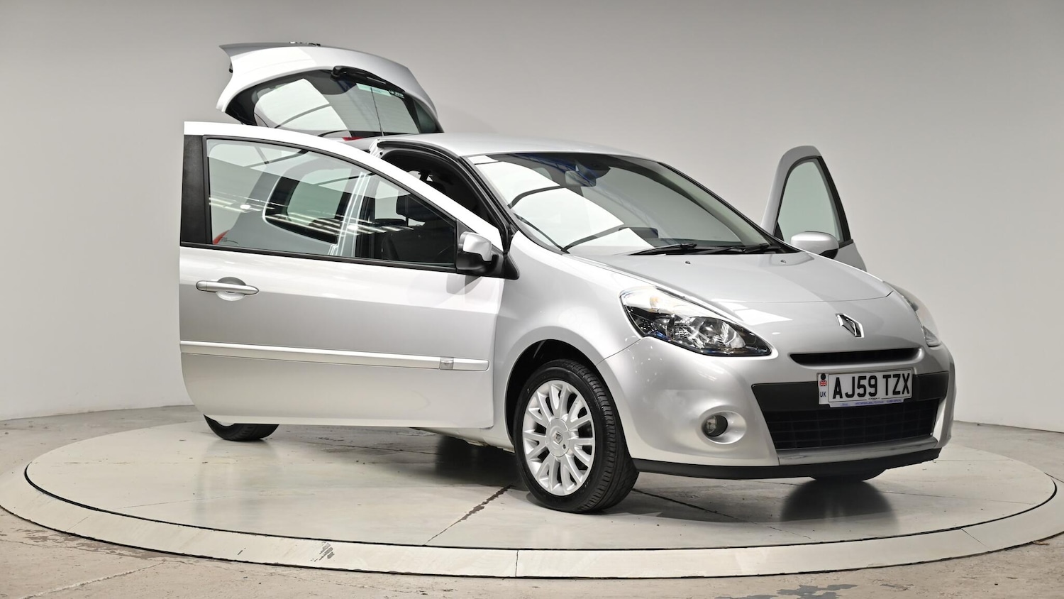 Used Renault Clio 2010 for sale - 76991188: Photo 44