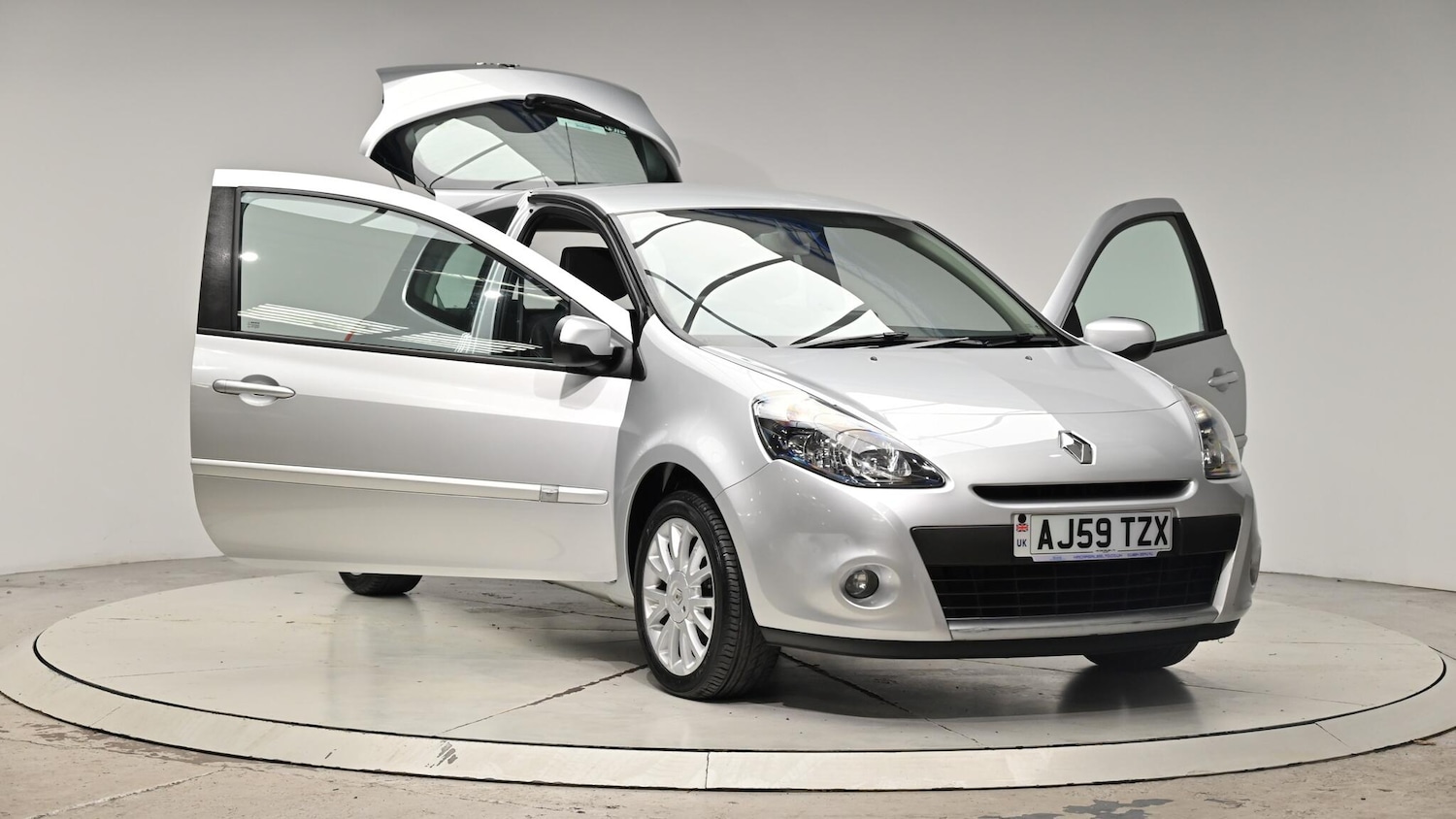 Used Renault Clio 2010 for sale - 76991188: Photo 45