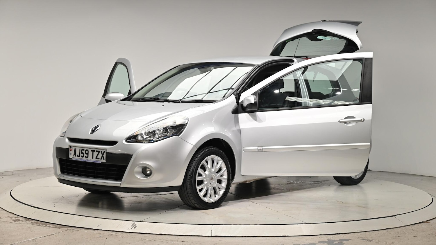 Used Renault Clio 2010 for sale - 76991188: Photo 52