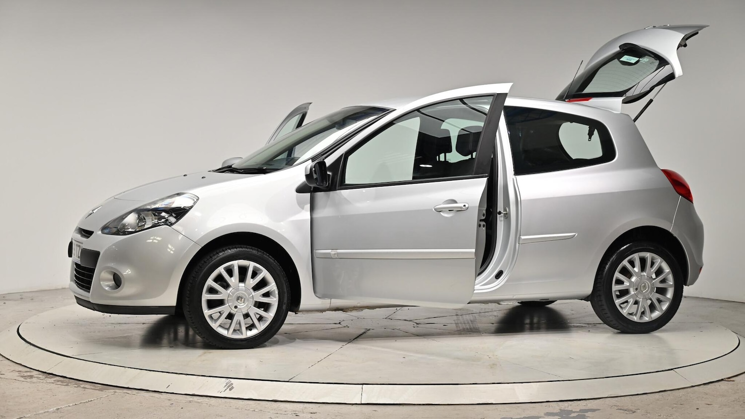 Used Renault Clio 2010 for sale - 76991188: Photo 55