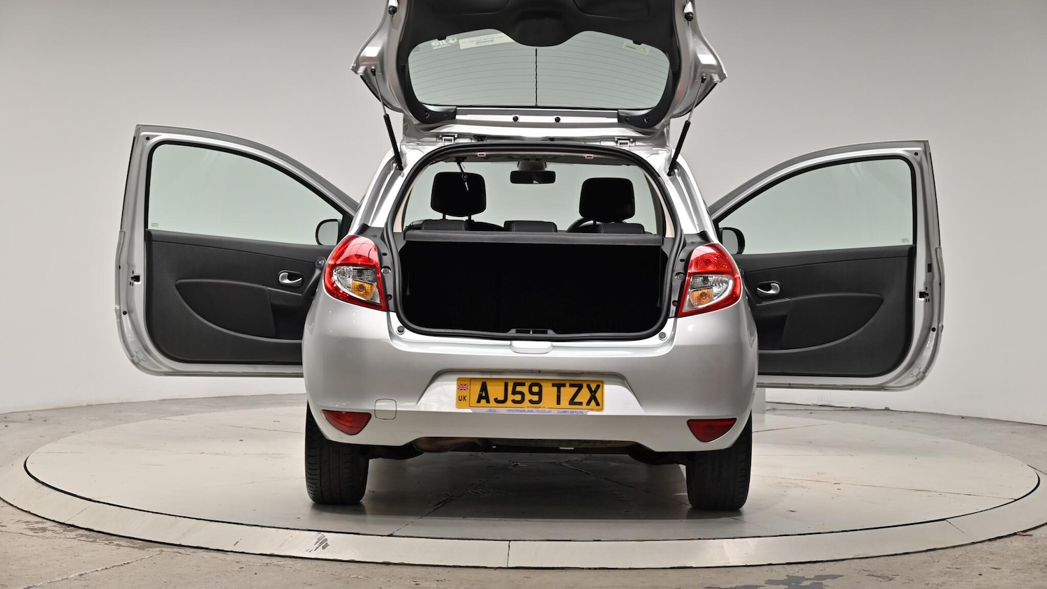 Used Renault Clio 2010 for sale - 76991188: Photo 66