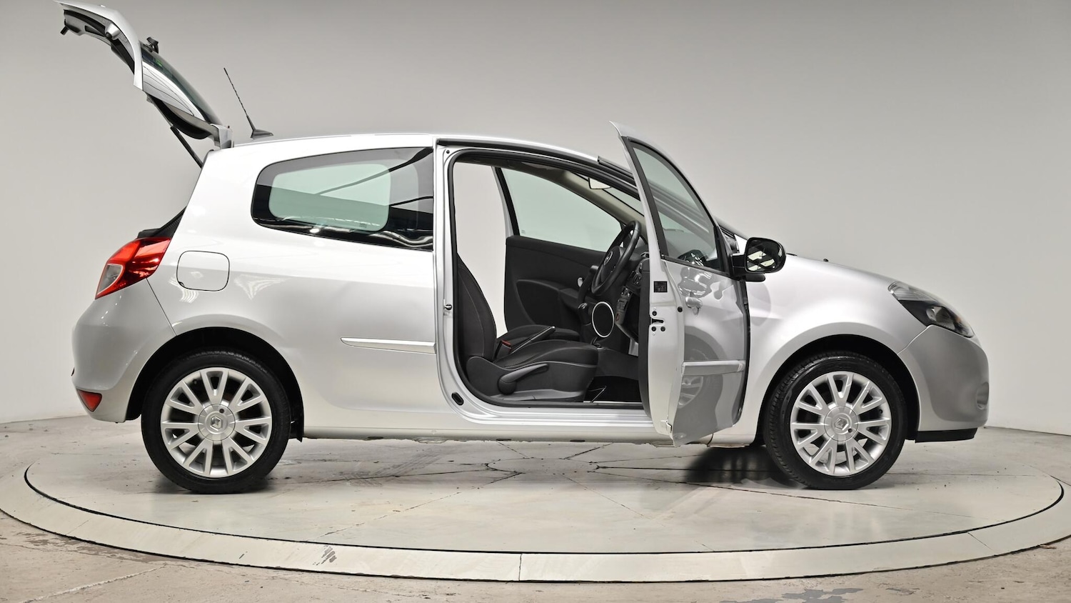 Used Renault Clio 2010 for sale - 76991188: Photo 74