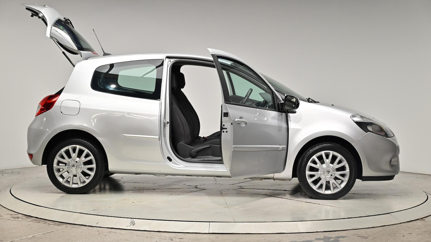 Used Renault Clio 2010 for sale - 76991188: Photo 75