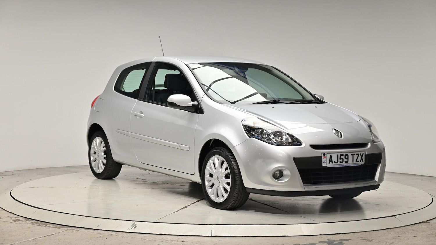 Used Renault Clio 2010 for sale - 76991188: Photo 8