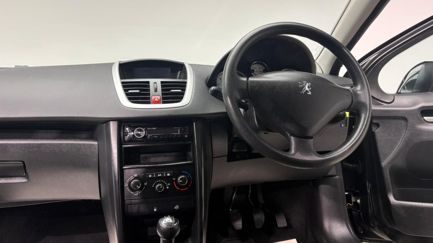 Used Peugeot 207 2010 for sale - 76380597: Photo 87