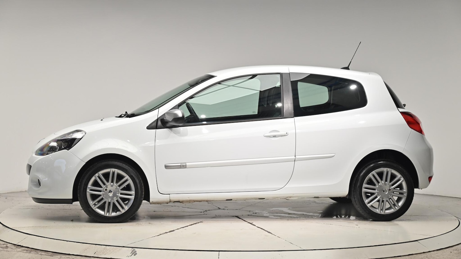Used Renault Clio 2012 for sale - 76994942: Photo 19