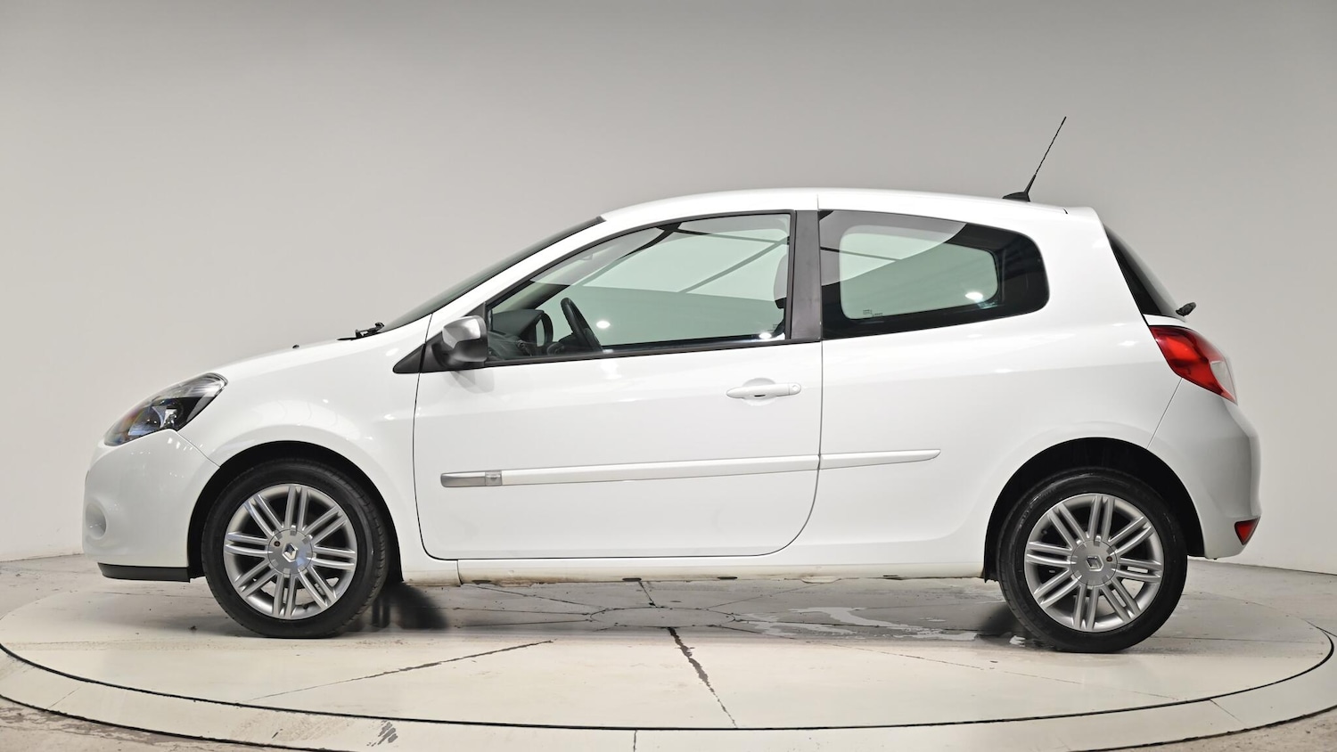 Used Renault Clio 2012 for sale - 76994942: Photo 20