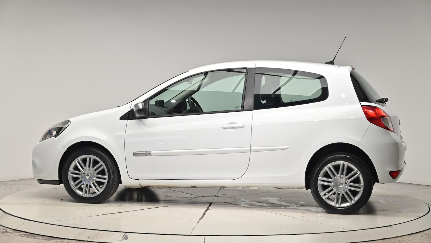 Used Renault Clio 2012 for sale - 76994942: Photo 21