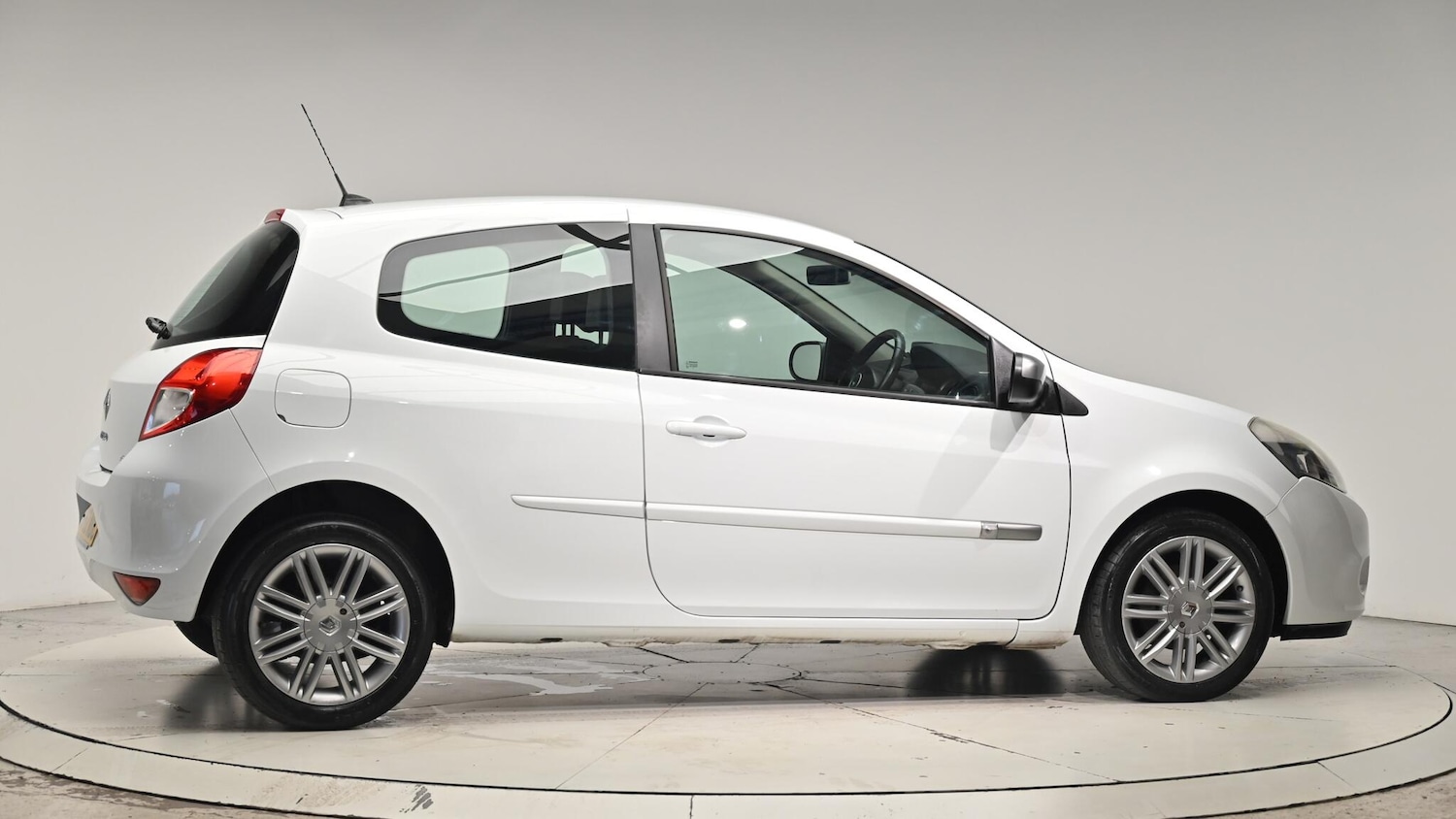 Used Renault Clio 2012 for sale - 76994942: Photo 36
