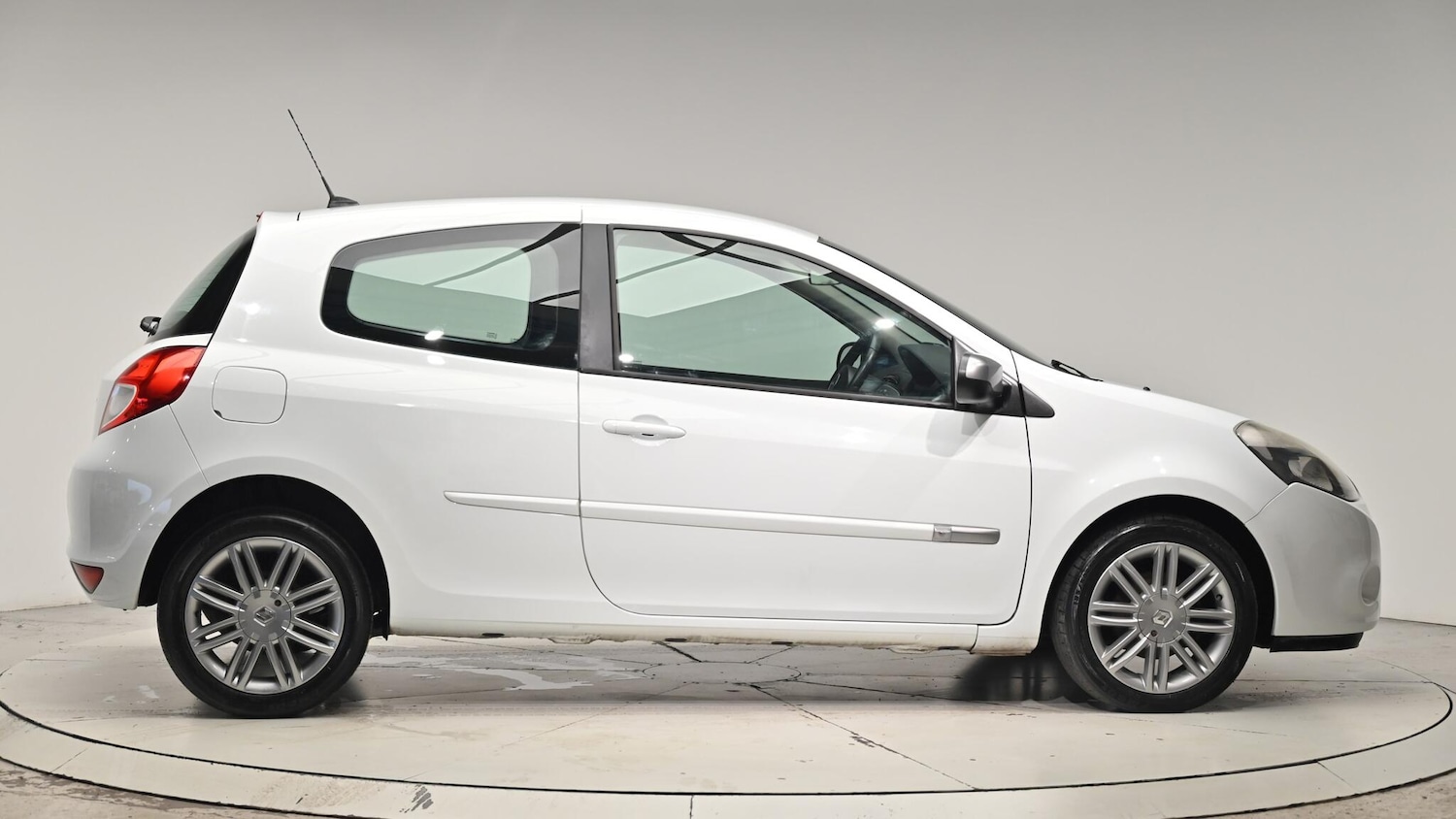 Used Renault Clio 2012 for sale - 76994942: Photo 37