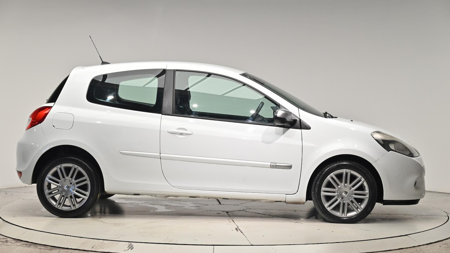 Used Renault Clio 2012 for sale - 76994942: Photo 4