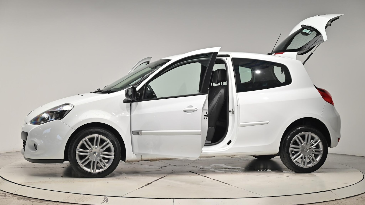 Used Renault Clio 2012 for sale - 76994942: Photo 54