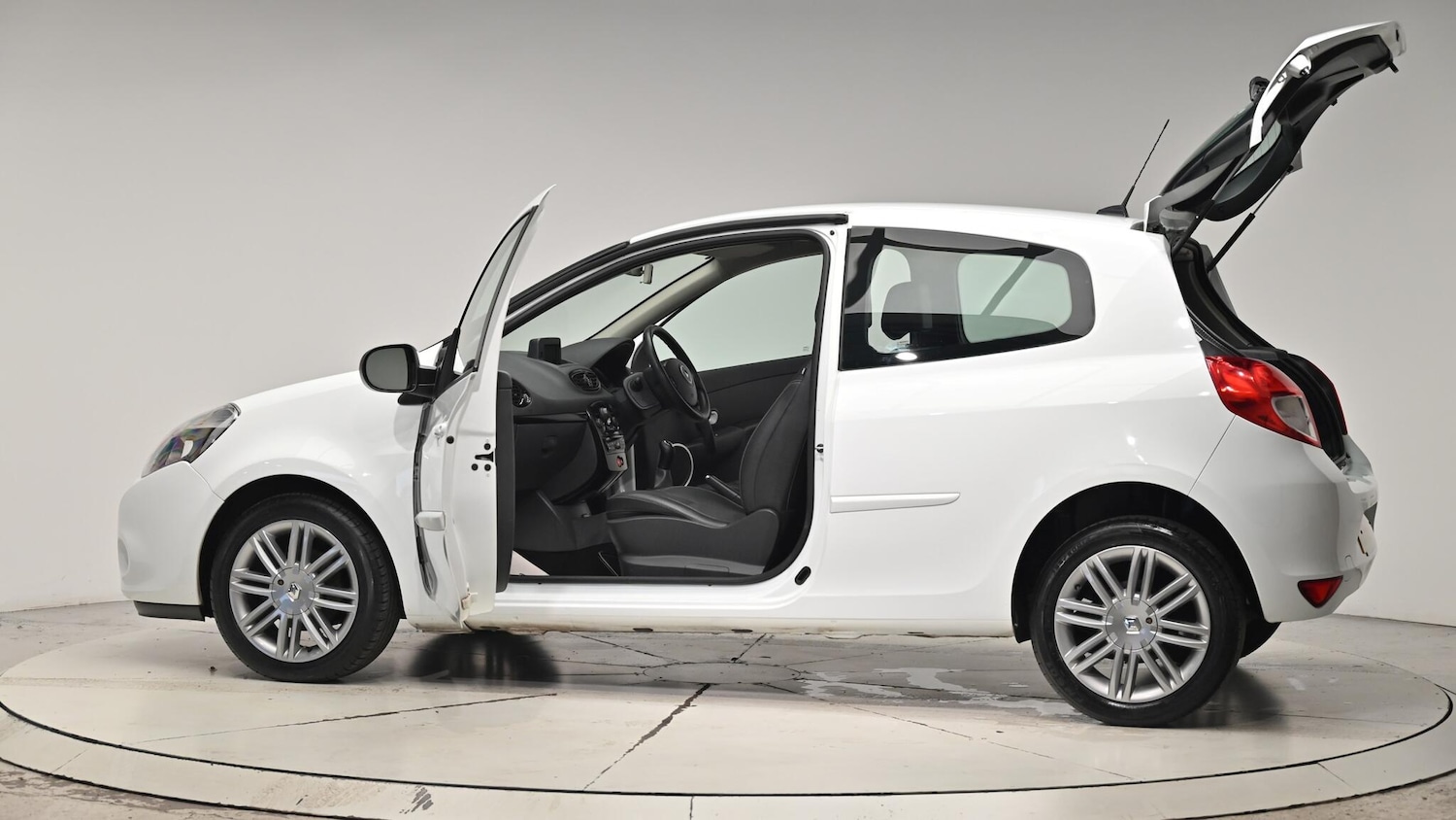 Used Renault Clio 2012 for sale - 76994942: Photo 57